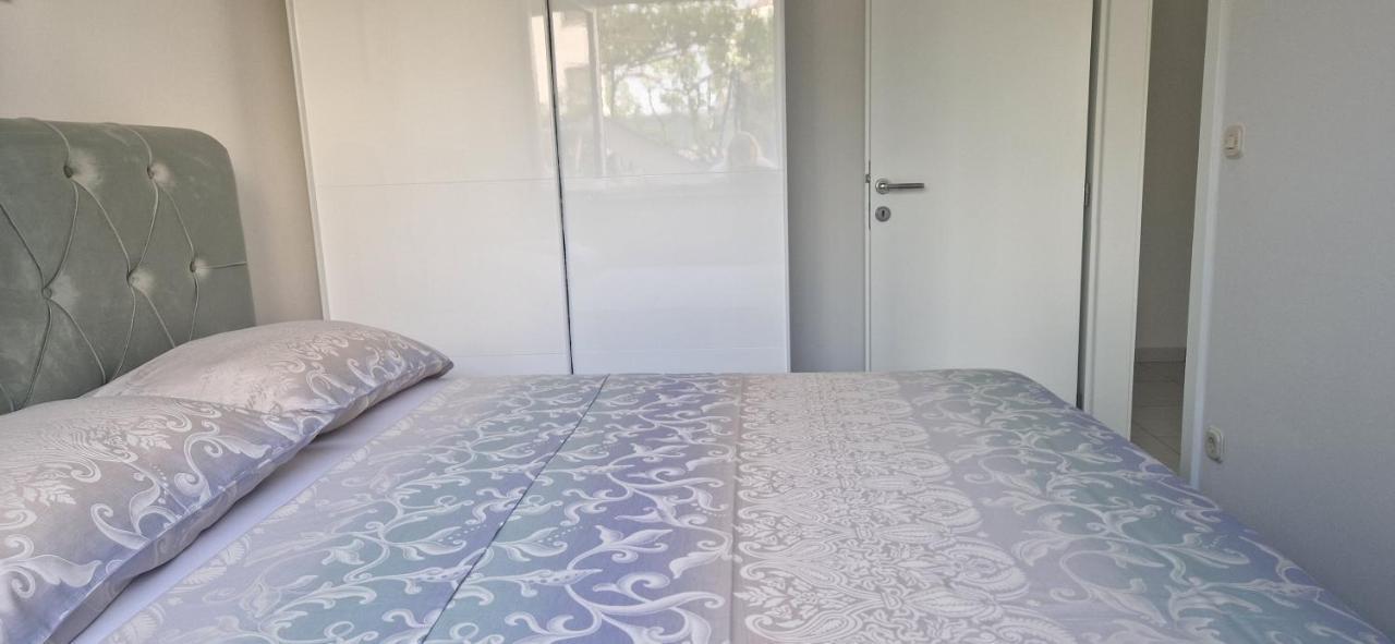 Apartmani ASSA Krk Krk Town Bagian luar foto