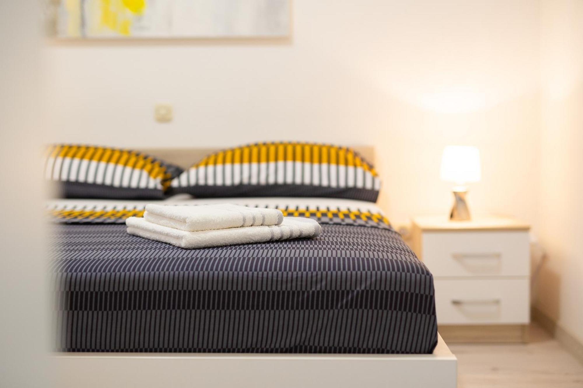 Apartmani ASSA Krk Krk Town Bagian luar foto