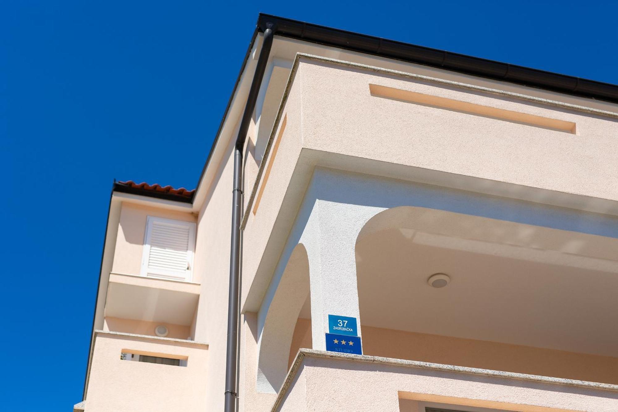 Apartmani ASSA Krk Krk Town Bagian luar foto